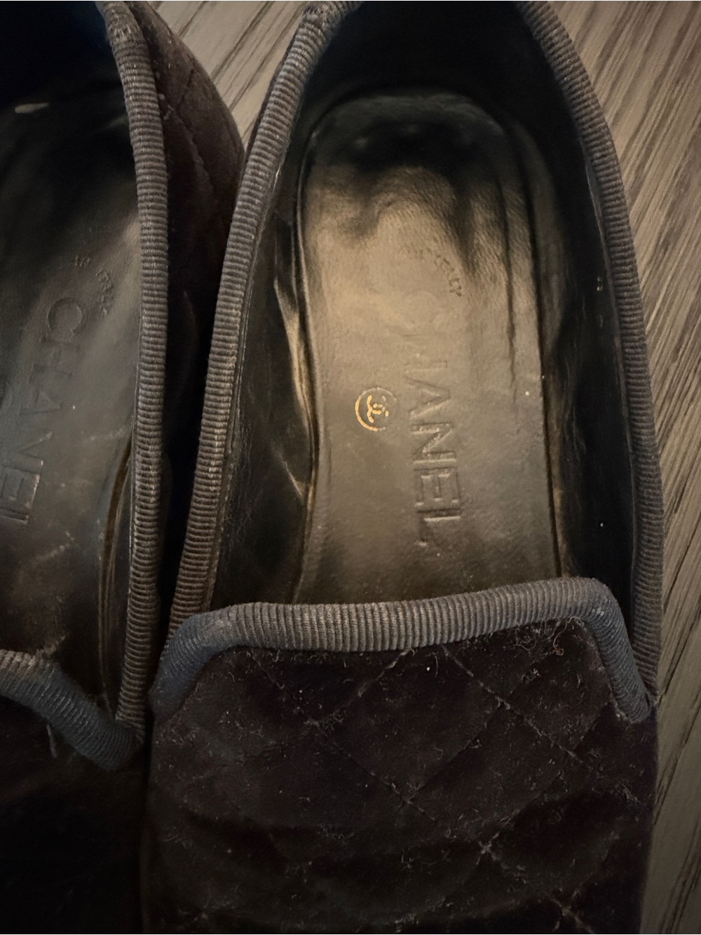 CHANEL Quilted Velvet Slip-On Loafers CC Logo Metallic Cap Toe Size 37 - Picture 3 of 6